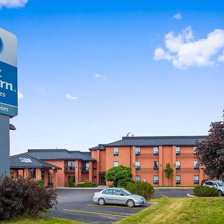 Best Western London Airport Inn & Suites Екстериор снимка