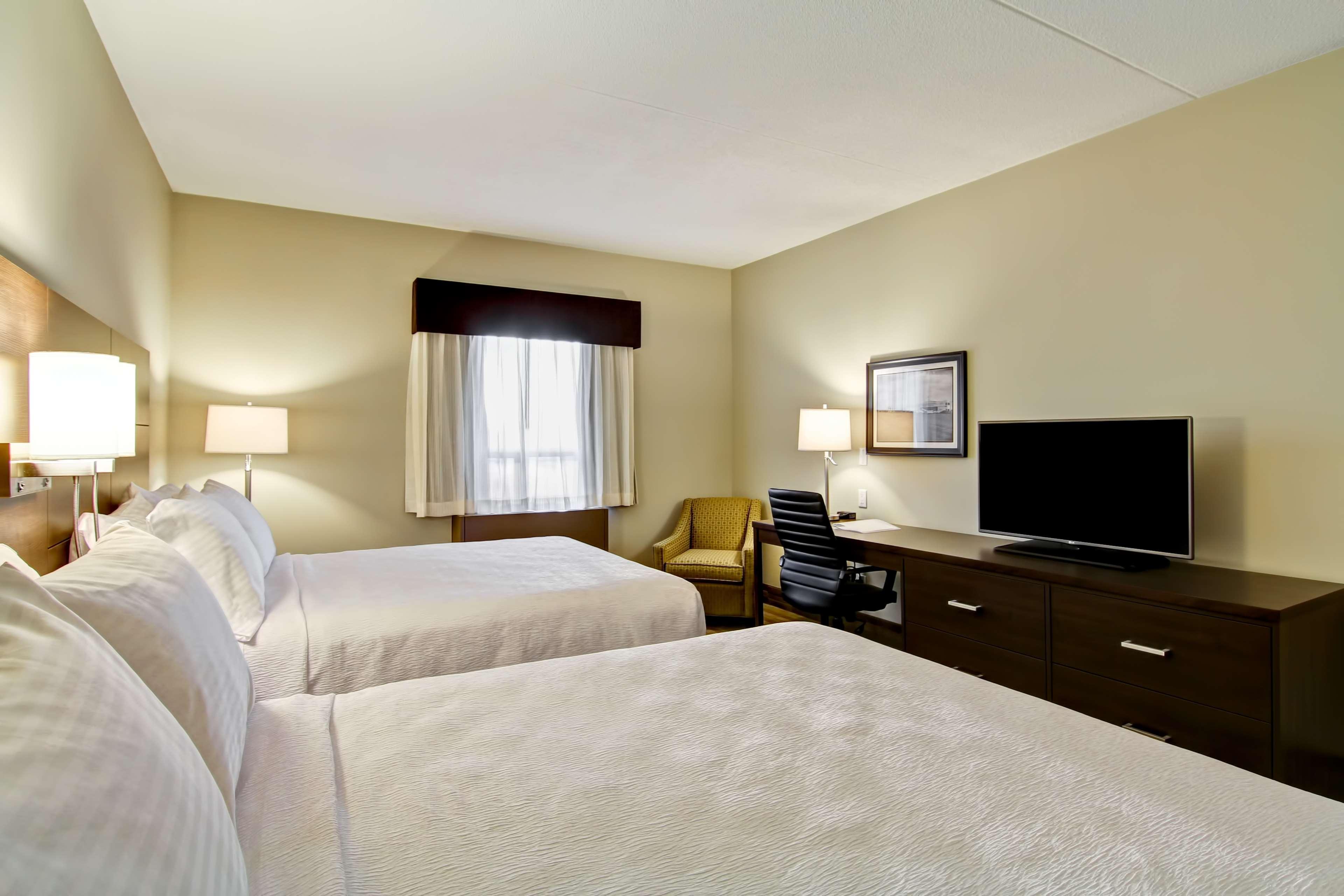 Best Western London Airport Inn & Suites Екстериор снимка