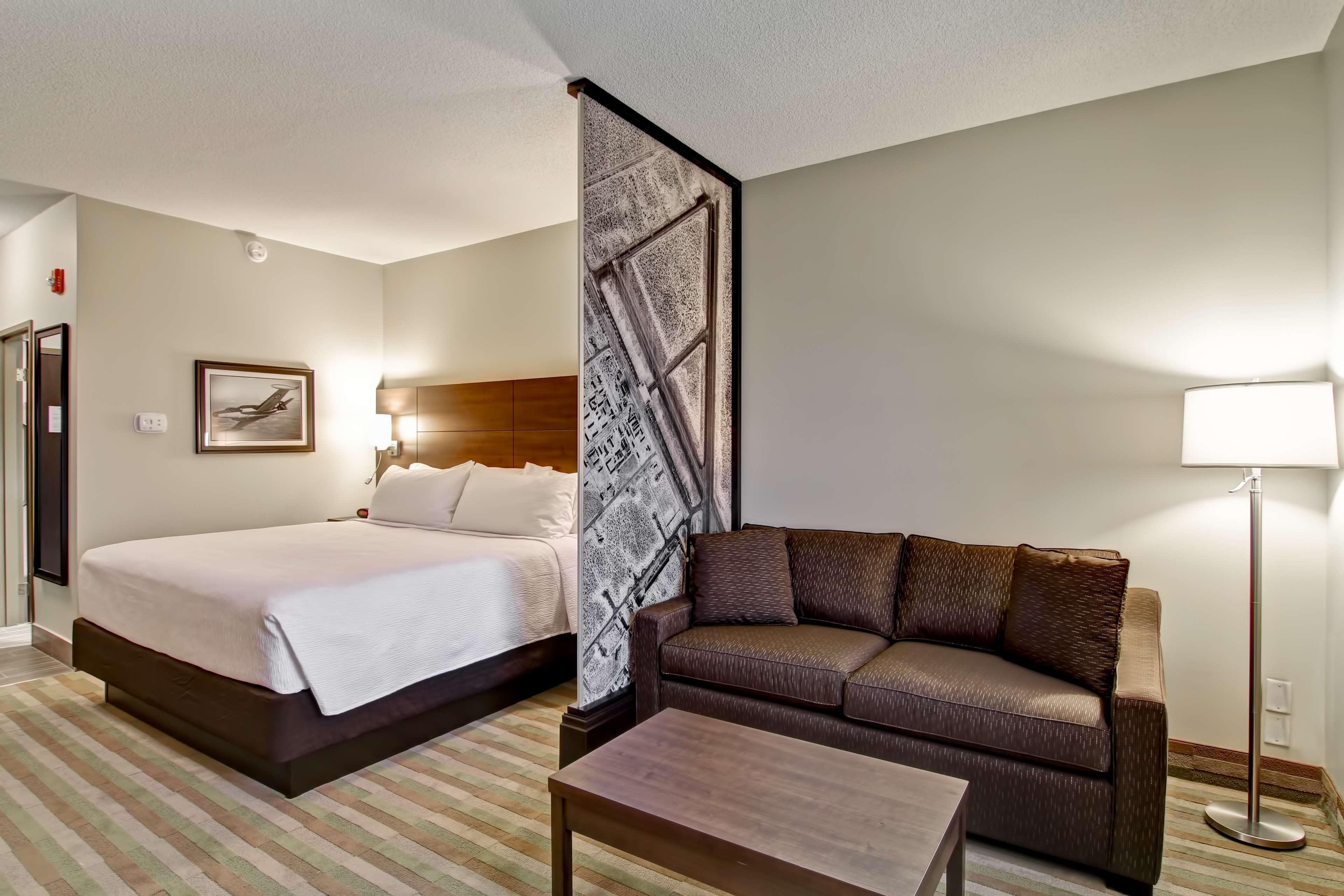 Best Western London Airport Inn & Suites Екстериор снимка