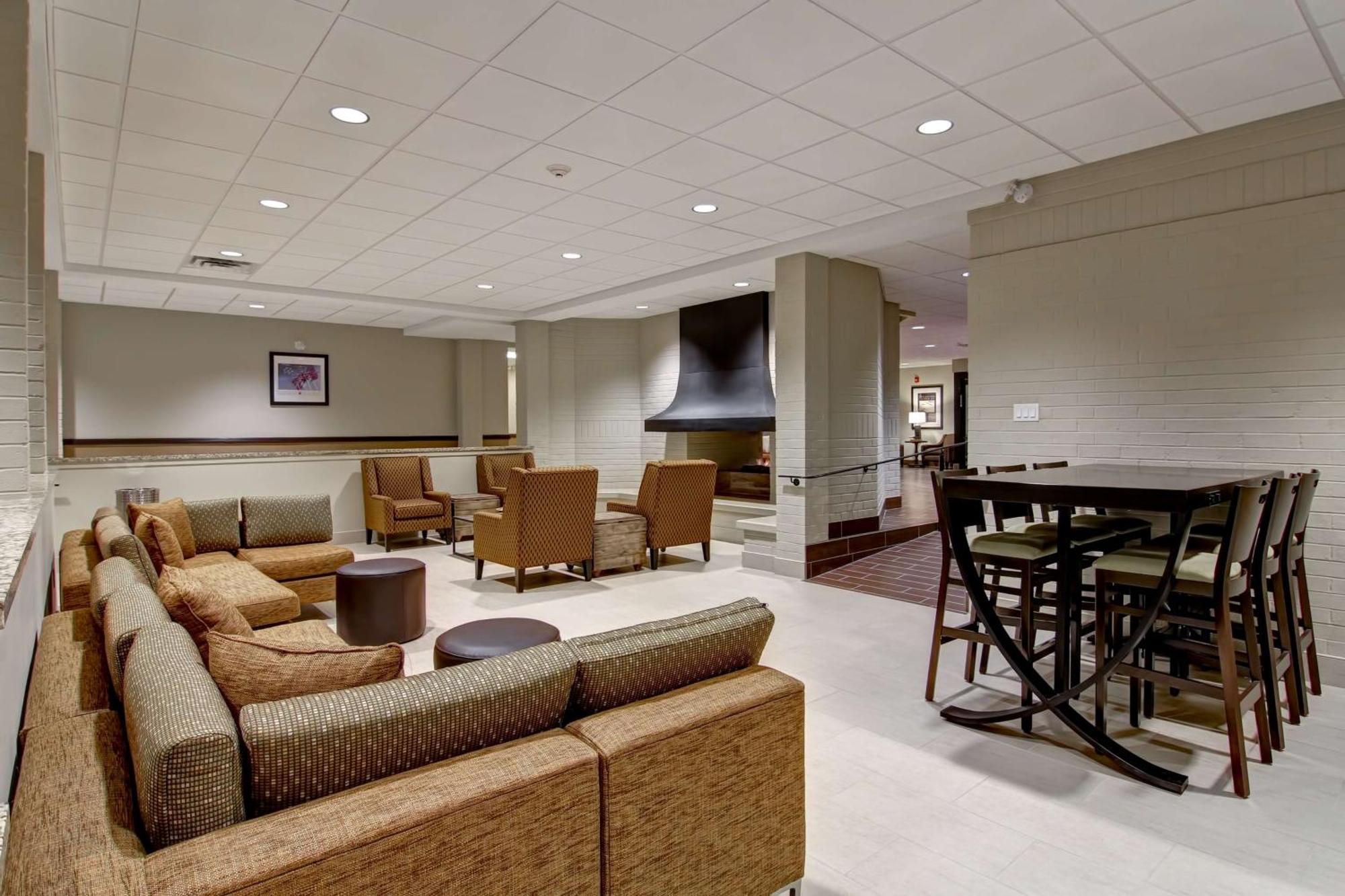 Best Western London Airport Inn & Suites Екстериор снимка