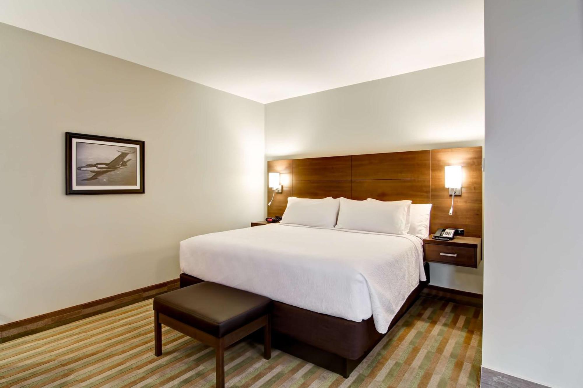 Best Western London Airport Inn & Suites Екстериор снимка