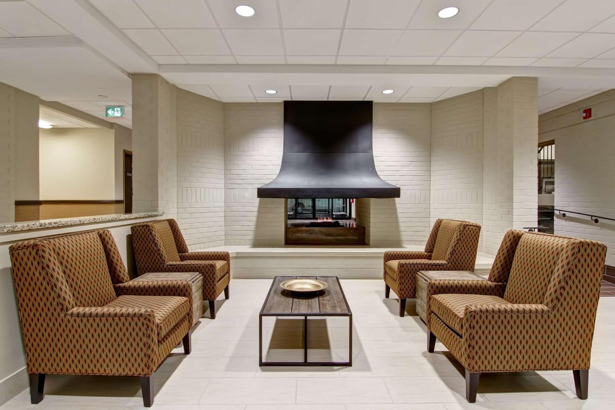 Best Western London Airport Inn & Suites Екстериор снимка