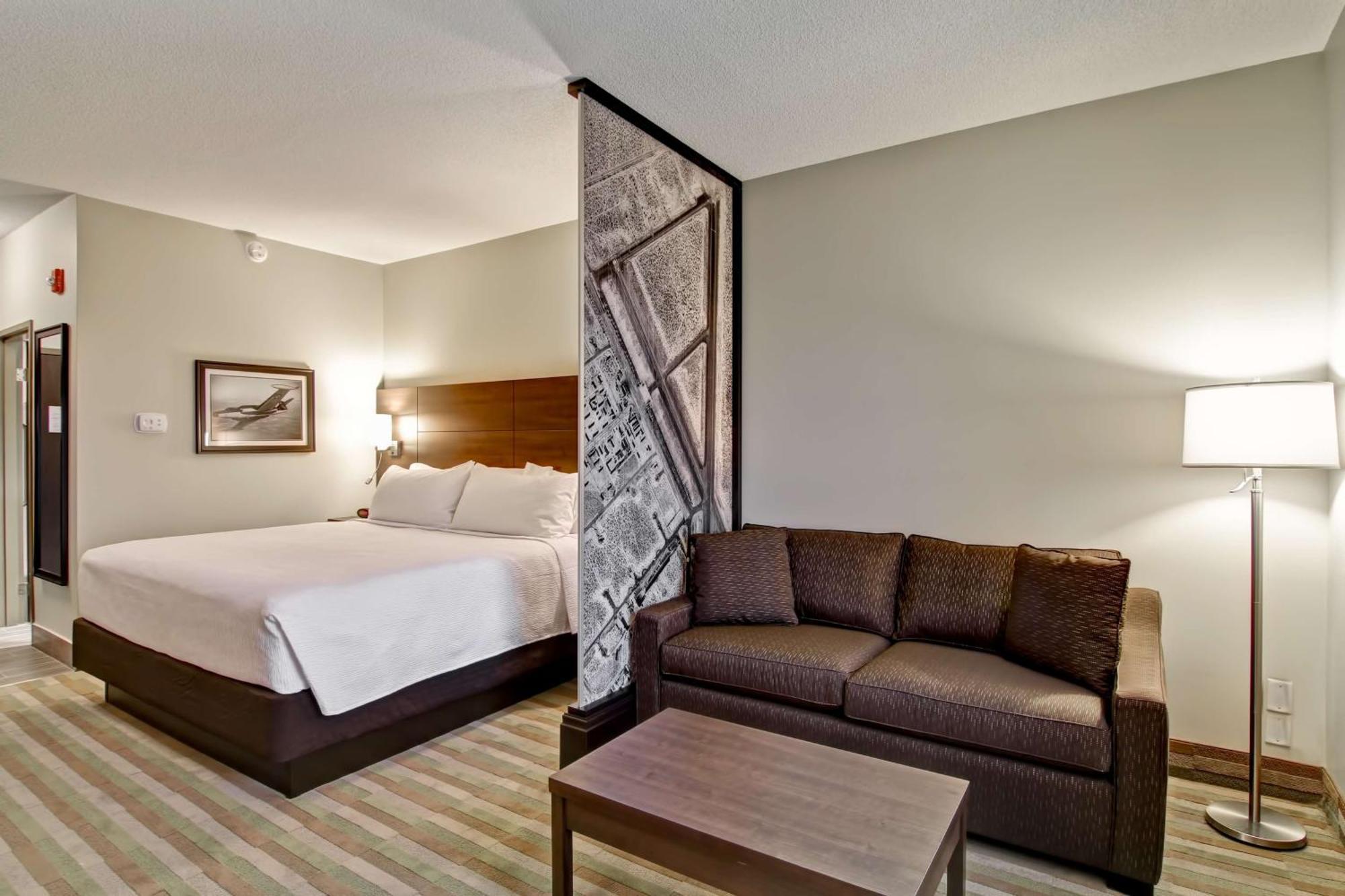 Best Western London Airport Inn & Suites Екстериор снимка