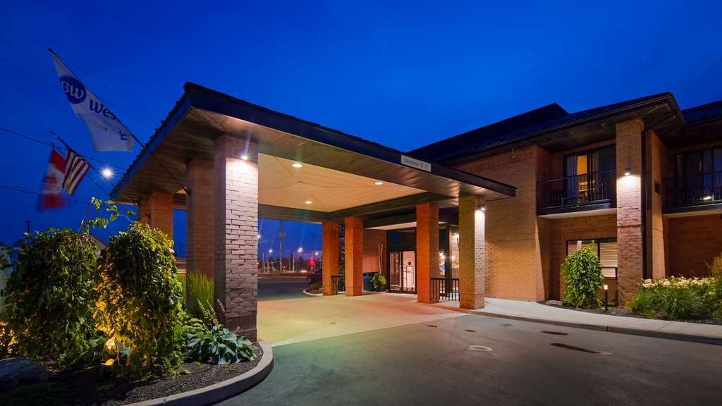 Best Western London Airport Inn & Suites Екстериор снимка