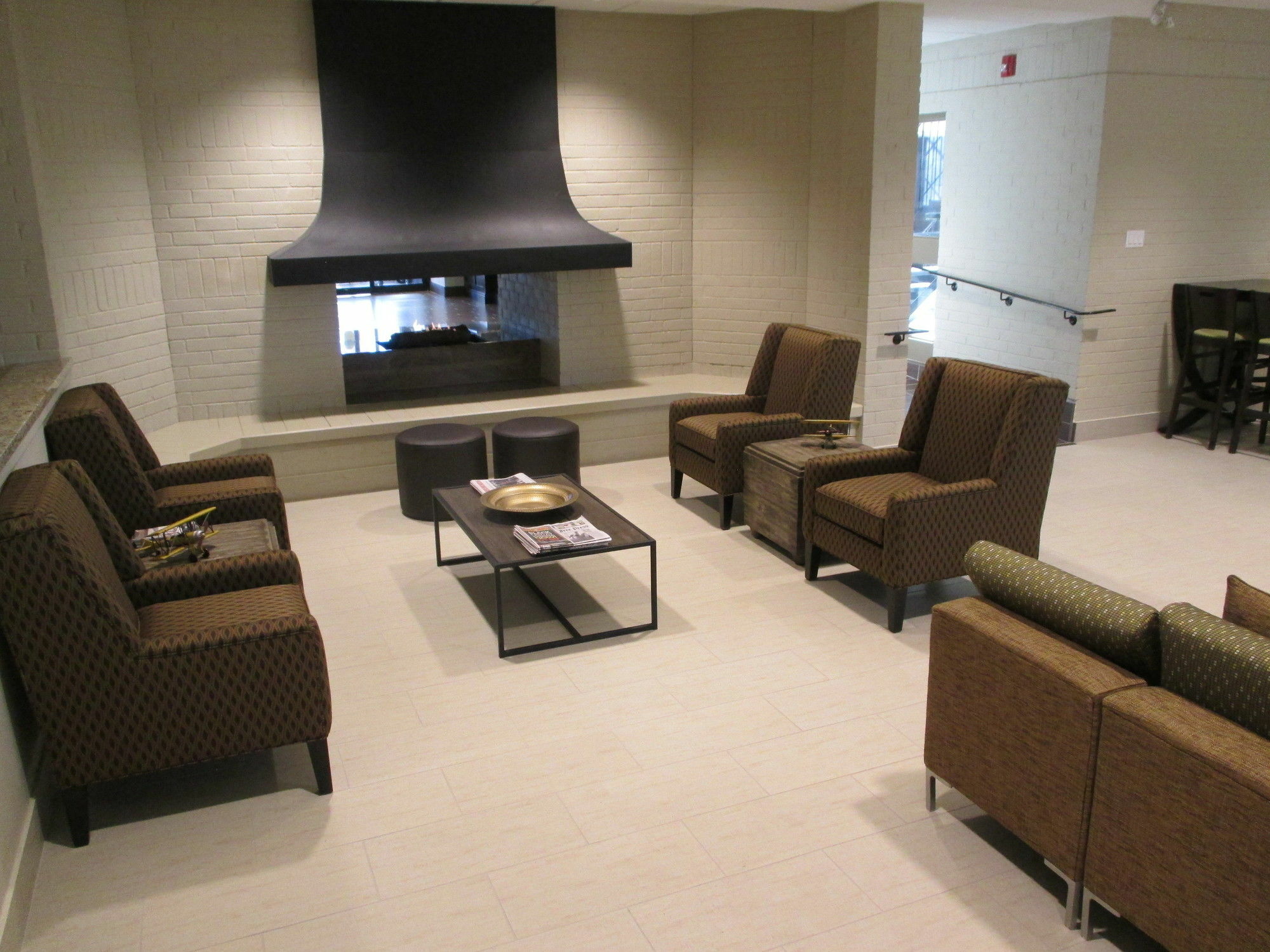 Best Western London Airport Inn & Suites Екстериор снимка